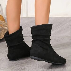 Carney Women's Slip-On Casual Shoes
Short Booty Black size 8